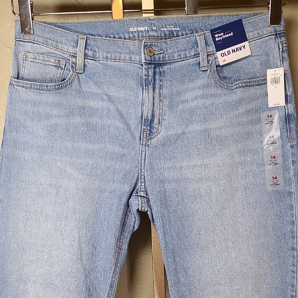 Old Navy Mid-Rise WOW Boyfriend Jeans in Light Blue Size 14 - Picture 3 of 11